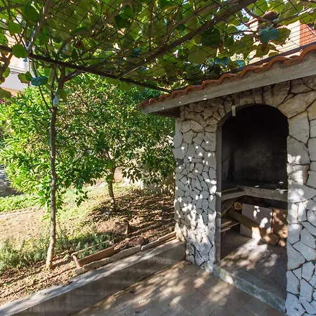 Fuer Vier Personen Mit Balkon Apartment Trogir