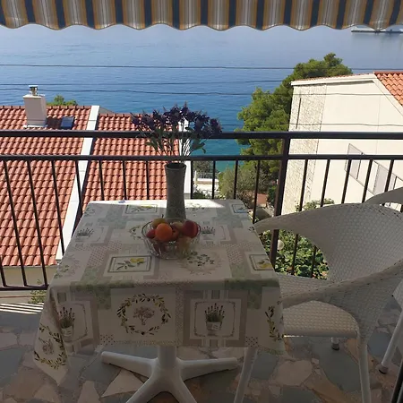 Fuer Vier Personen Mit Balkon Trogir