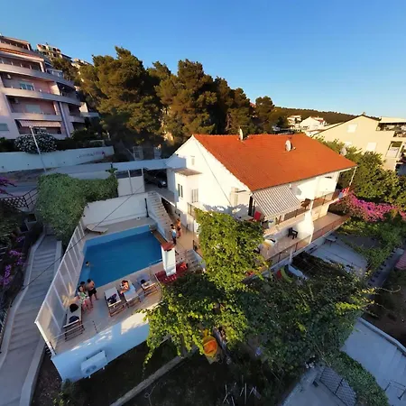 Fuer Vier Personen Mit Balkon Trogir