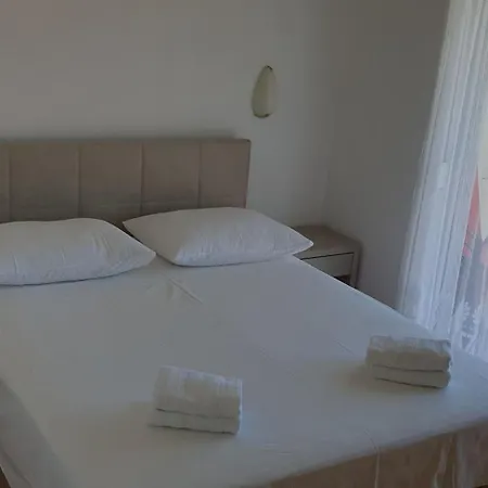 Fuer Vier Personen Mit Balkon * Trogir